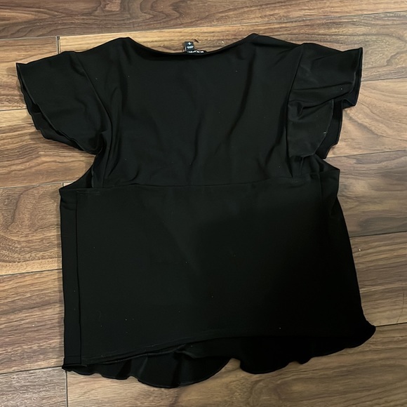 Brand new top from express in the size small - Picture 2 of 4